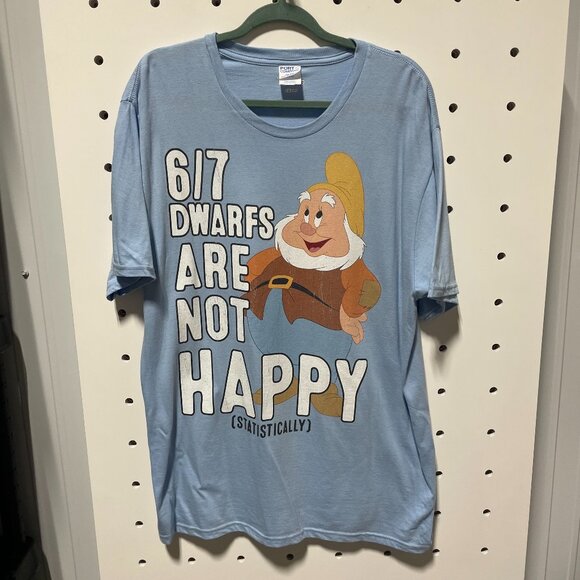 Snow White and 7 Dwarfs Graphic Tee Size Large - Picture 1 of 3